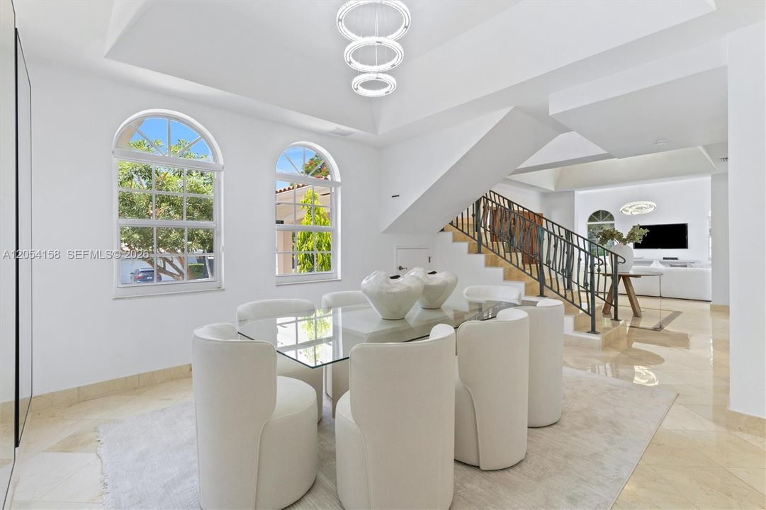 For Rent: $19,500 (5 beds, 4 baths, 4003 Square Feet)
