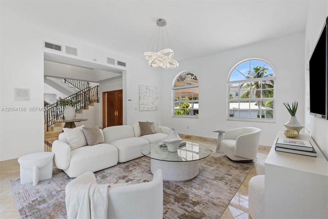 For Rent: $19,500 (5 beds, 4 baths, 4003 Square Feet)