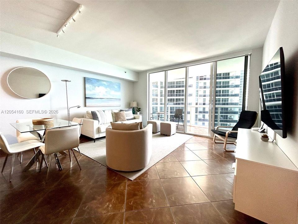 For Sale: $669,000 (1 beds, 1 baths, 844 Square Feet)