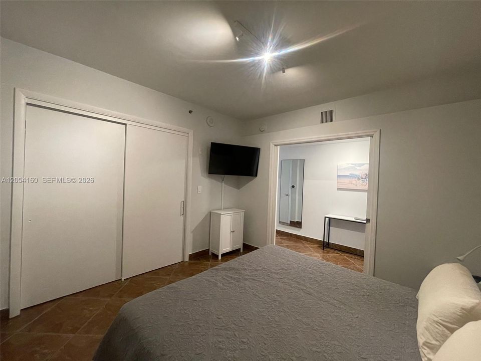 For Sale: $669,000 (1 beds, 1 baths, 844 Square Feet)