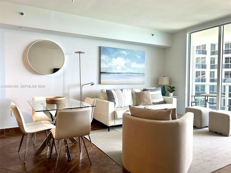 For Sale: $669,000 (1 beds, 1 baths, 844 Square Feet)