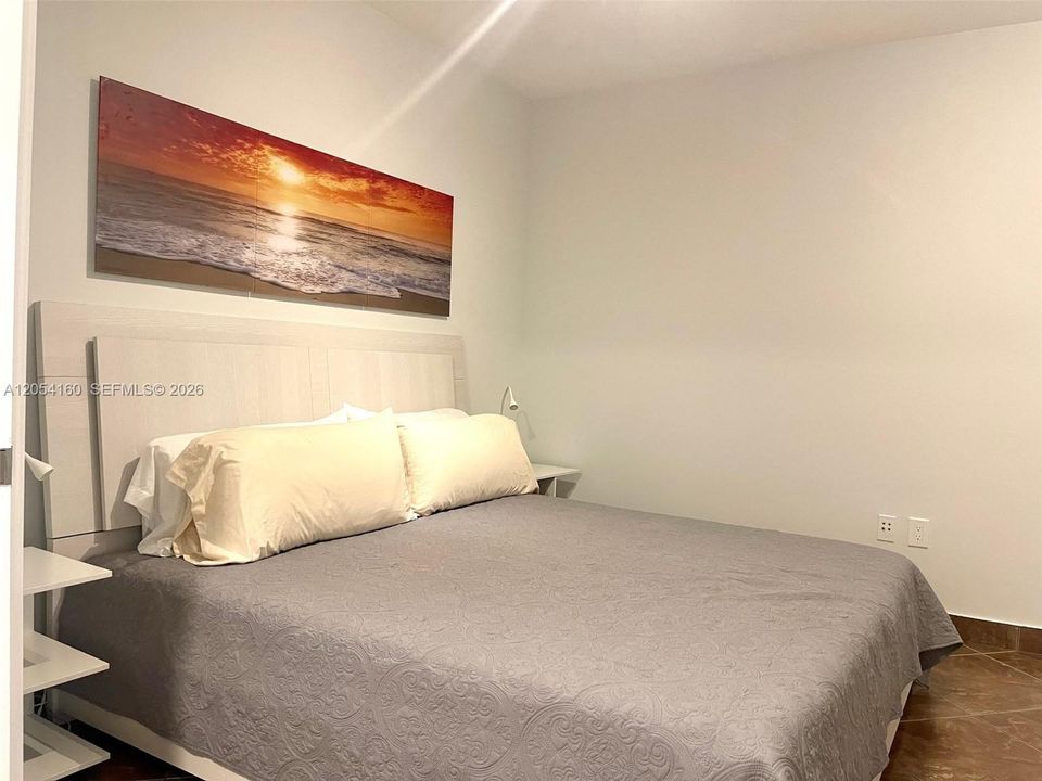For Sale: $669,000 (1 beds, 1 baths, 844 Square Feet)