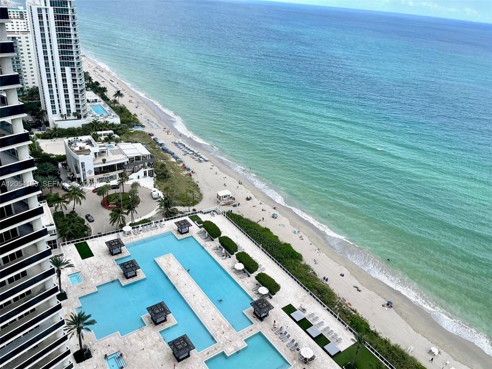 For Sale: $669,000 (1 beds, 1 baths, 844 Square Feet)