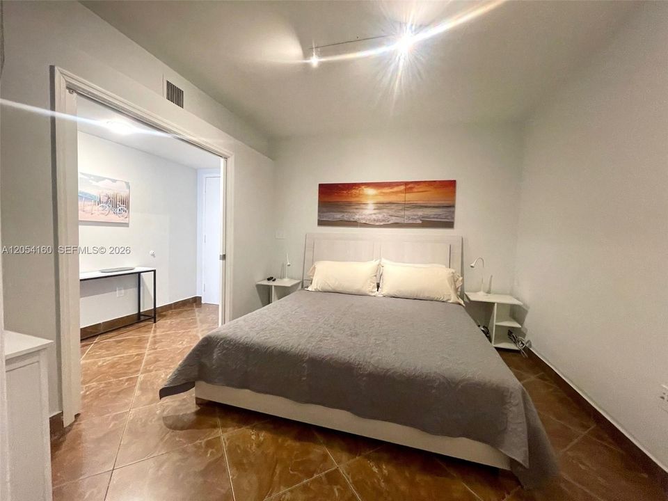 For Sale: $669,000 (1 beds, 1 baths, 844 Square Feet)