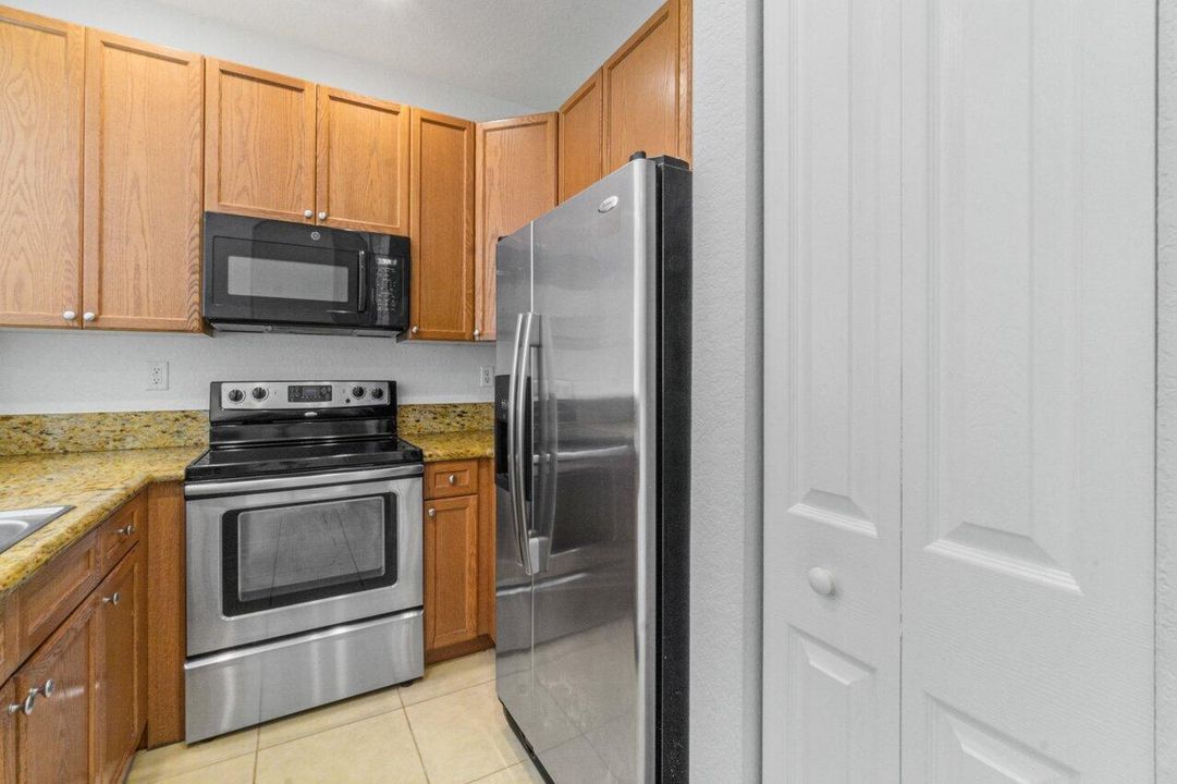 016-406LakeMontereyCircle-BoyntonBeach-F