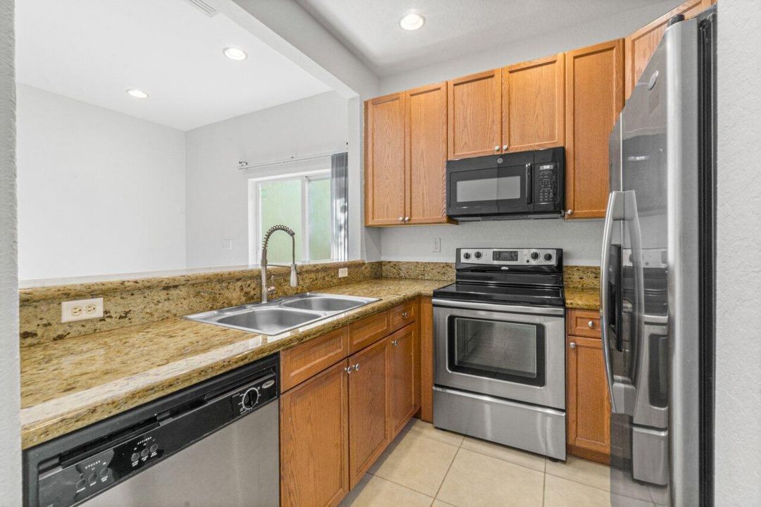 015-406LakeMontereyCircle-BoyntonBeach-F