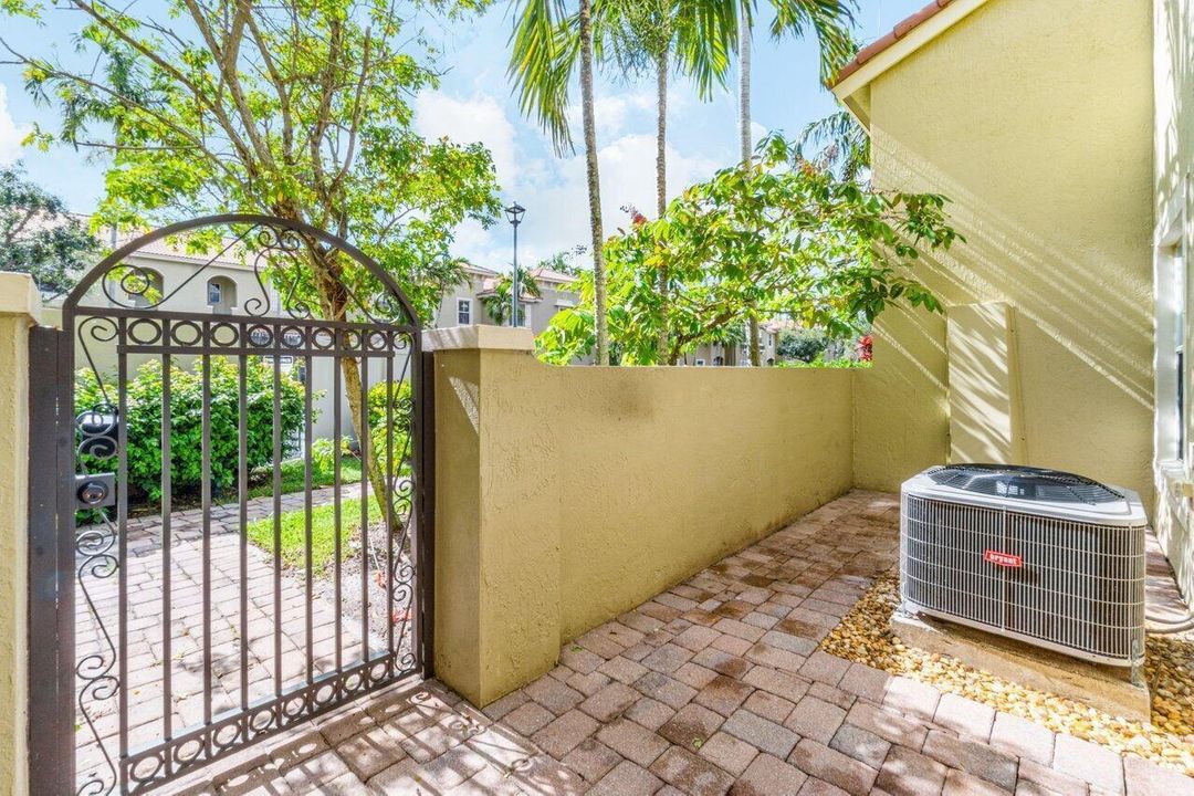 027-406LakeMontereyCircle-BoyntonBeach-F