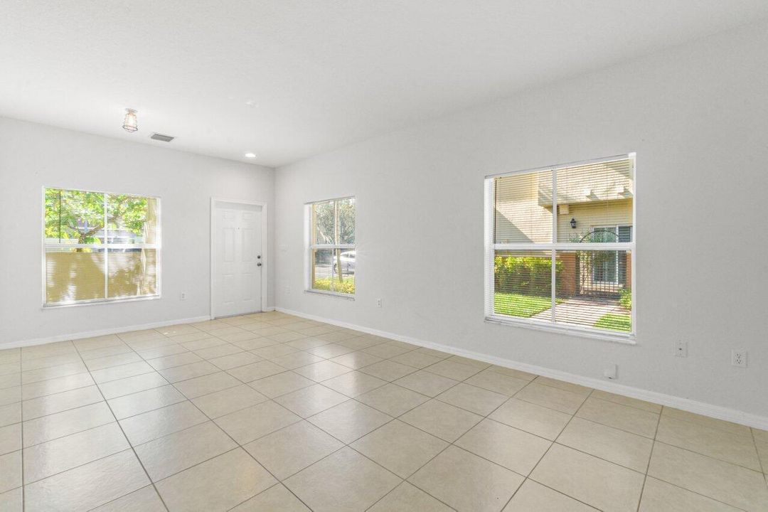 006-406LakeMontereyCircle-BoyntonBeach-F