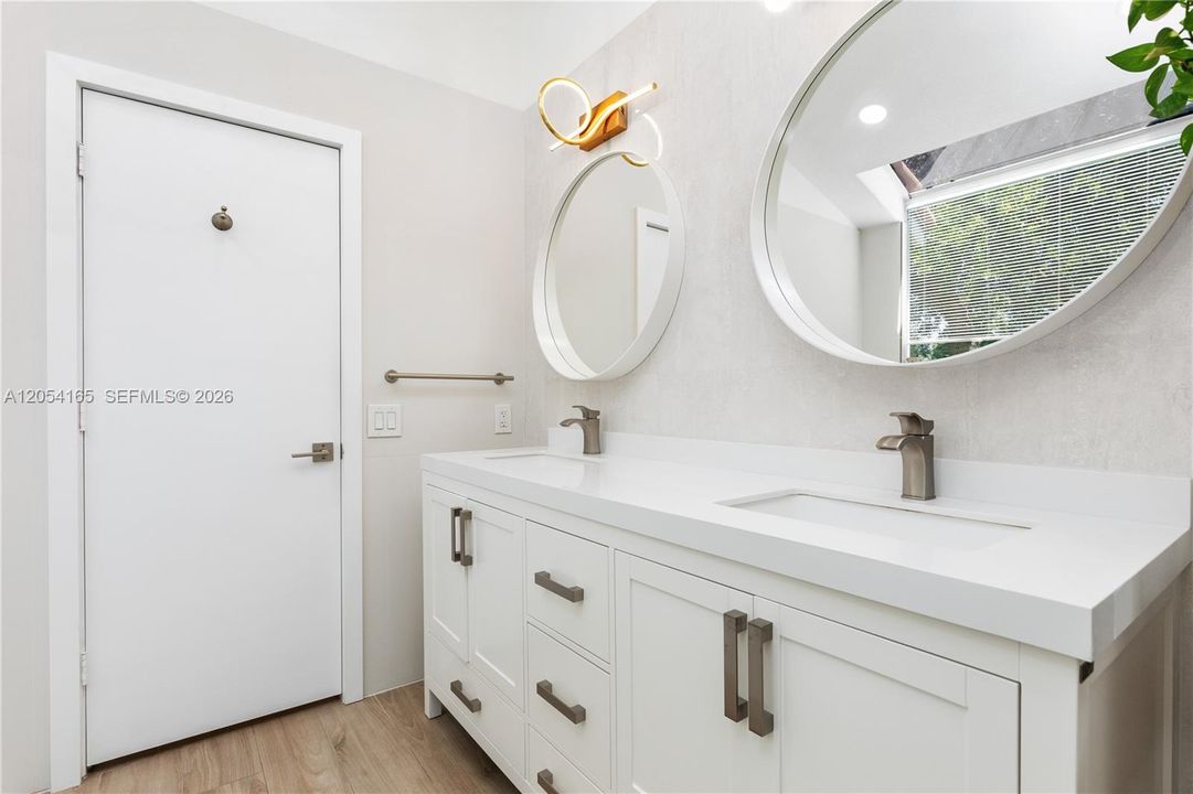 En Venta: $875,000 (3 camas, 2 baños, 2047 Pies cuadrados)