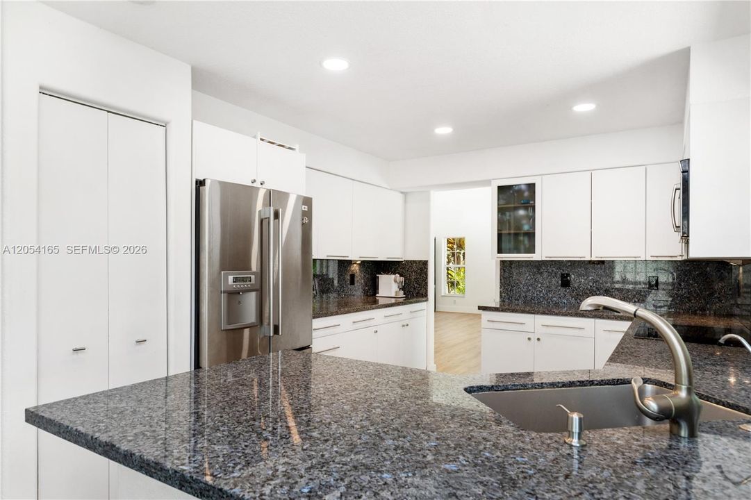 En Venta: $875,000 (3 camas, 2 baños, 2047 Pies cuadrados)