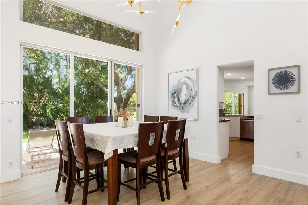 En Venta: $875,000 (3 camas, 2 baños, 2047 Pies cuadrados)