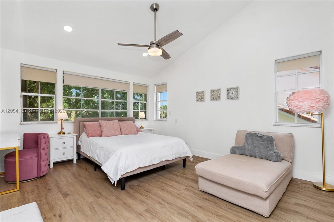 En Venta: $875,000 (3 camas, 2 baños, 2047 Pies cuadrados)