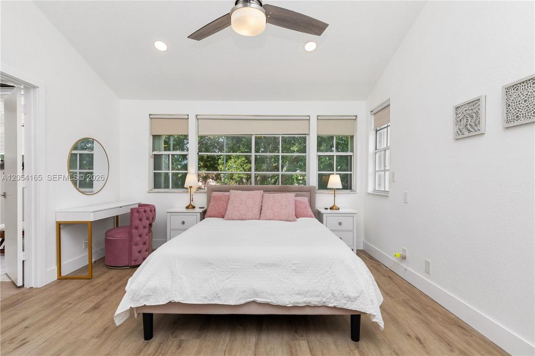 En Venta: $875,000 (3 camas, 2 baños, 2047 Pies cuadrados)