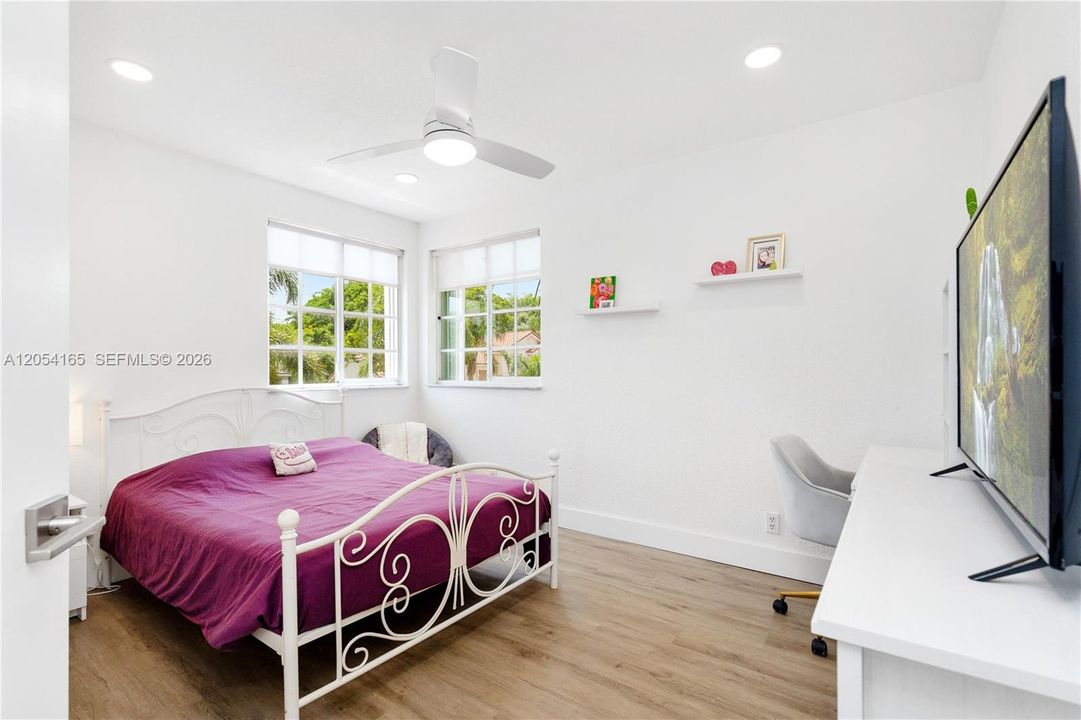 En Venta: $875,000 (3 camas, 2 baños, 2047 Pies cuadrados)