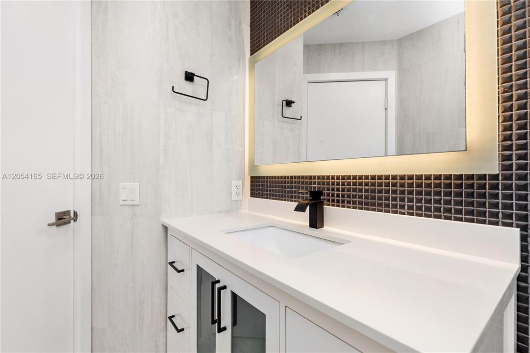 En Venta: $875,000 (3 camas, 2 baños, 2047 Pies cuadrados)
