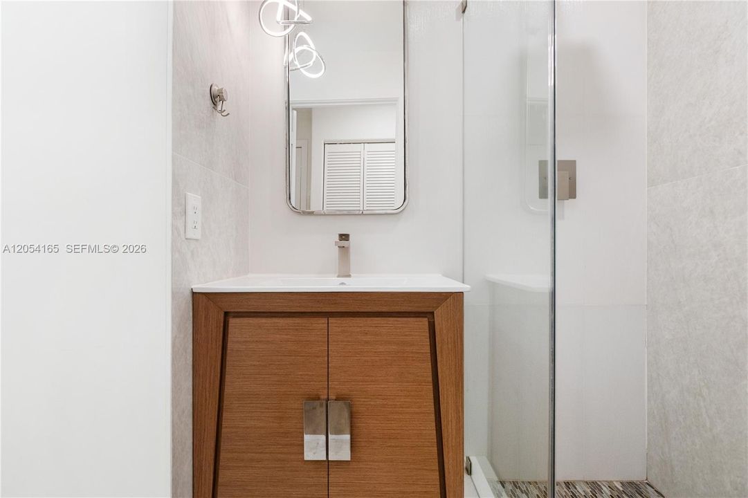 En Venta: $875,000 (3 camas, 2 baños, 2047 Pies cuadrados)