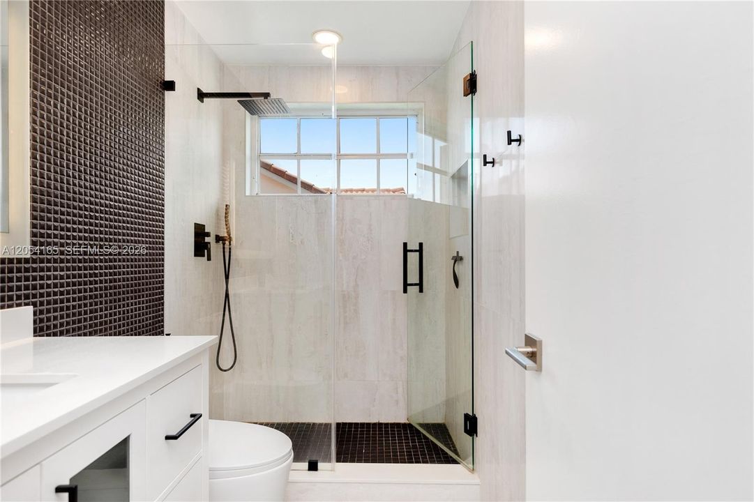 En Venta: $875,000 (3 camas, 2 baños, 2047 Pies cuadrados)