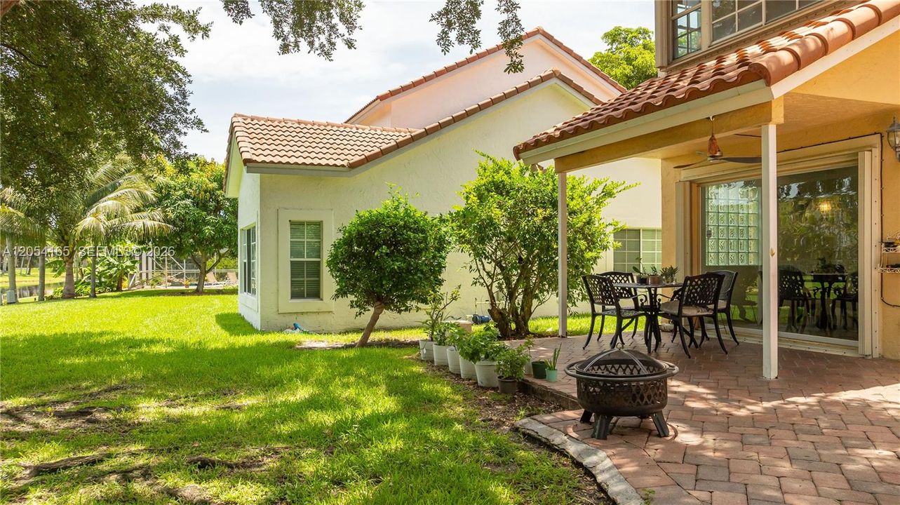 En Venta: $875,000 (3 camas, 2 baños, 2047 Pies cuadrados)