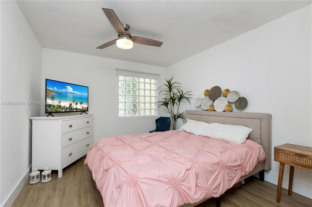 En Venta: $875,000 (3 camas, 2 baños, 2047 Pies cuadrados)