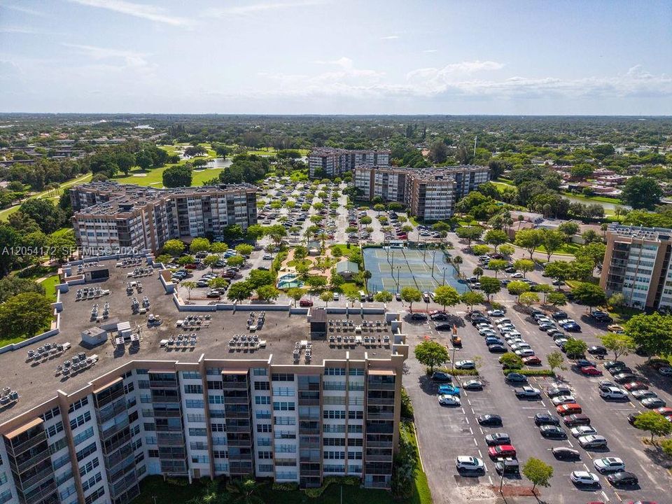 Под контрактом: $168,500 (2 спален, 2 ванн, 1120 Квадратных фут)