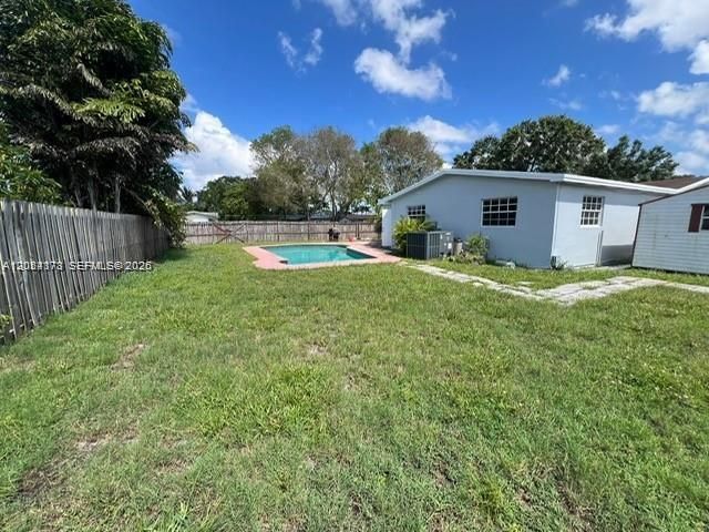 For Rent: $4,800 (5 beds, 2 baths, 2548 Square Feet)
