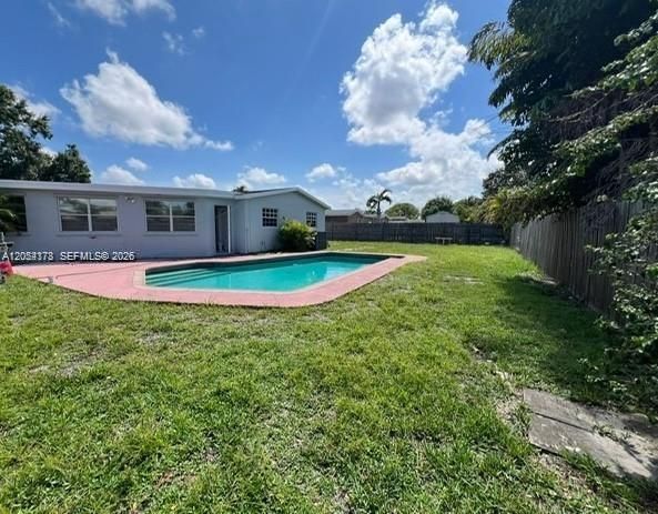 For Rent: $4,800 (5 beds, 2 baths, 2548 Square Feet)