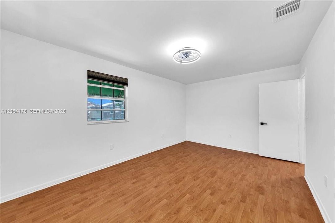 В аренду: $3,100 (3 спален, 2 ванн, 1302 Квадратных фут)