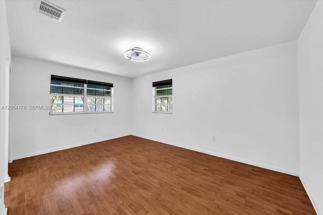 В аренду: $3,100 (3 спален, 2 ванн, 1302 Квадратных фут)