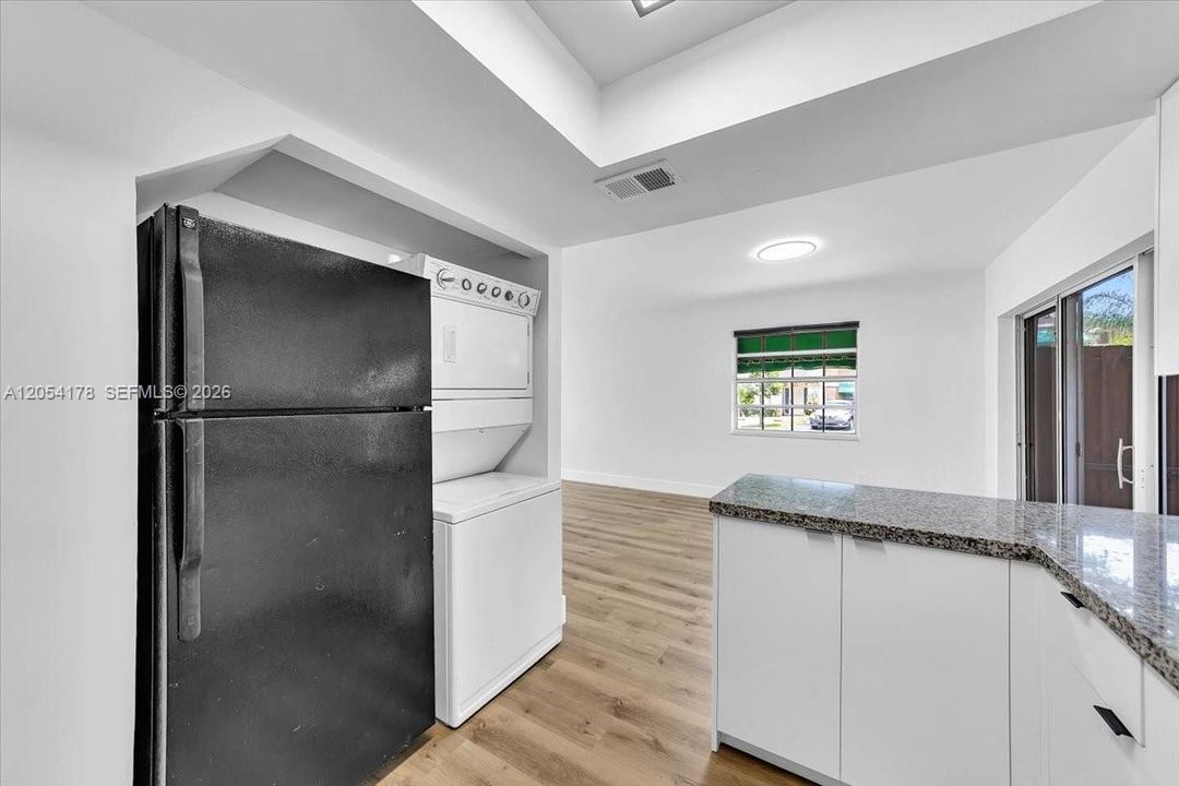 В аренду: $3,100 (3 спален, 2 ванн, 1302 Квадратных фут)