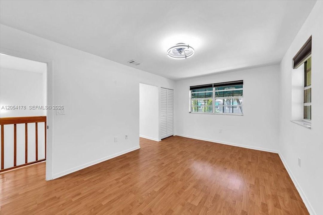 В аренду: $3,100 (3 спален, 2 ванн, 1302 Квадратных фут)