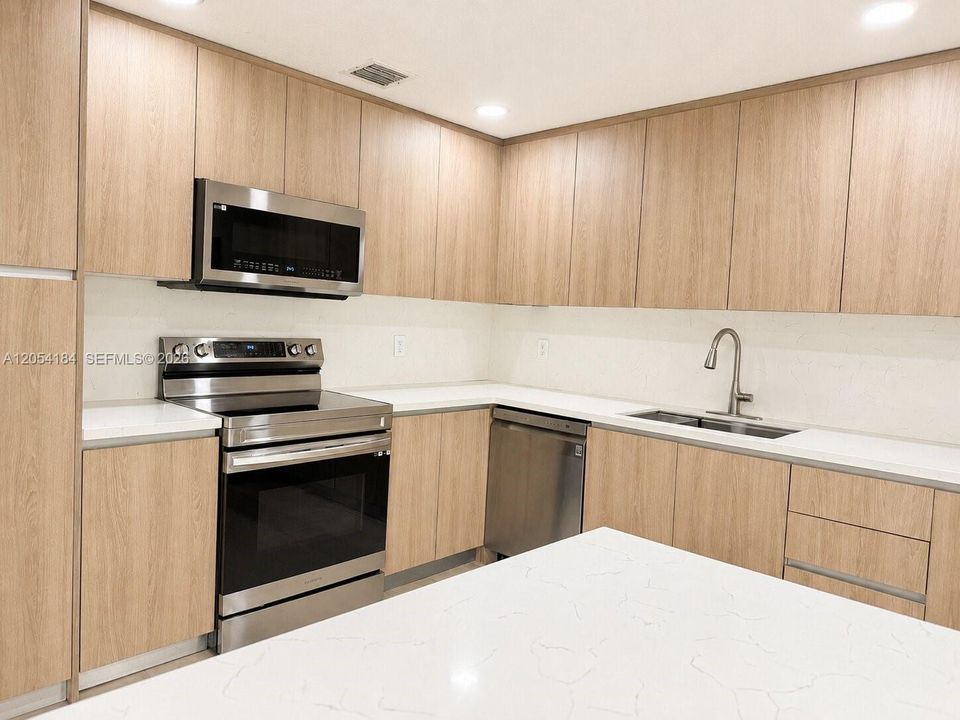 En Venta: $595,000 (3 camas, 2 baños, 1571 Pies cuadrados)