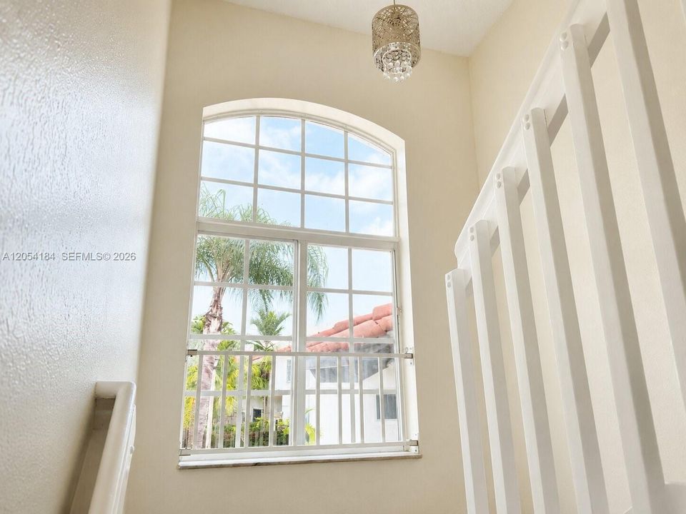 En Venta: $595,000 (3 camas, 2 baños, 1571 Pies cuadrados)