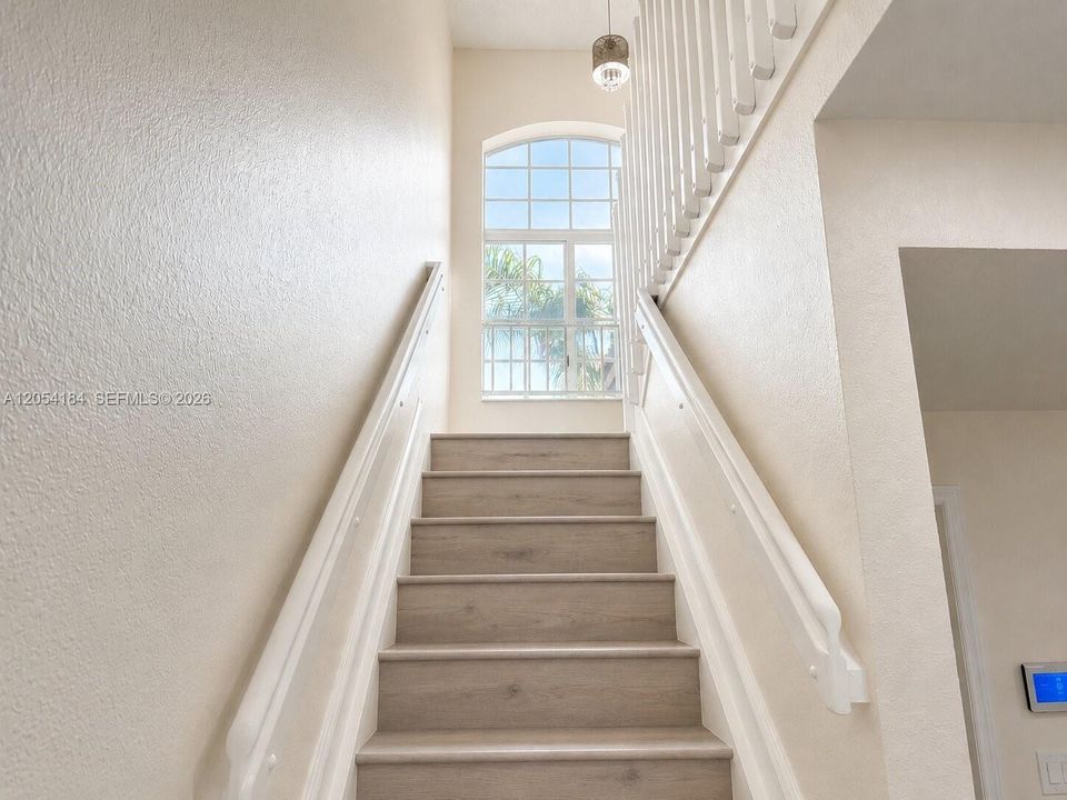 En Venta: $595,000 (3 camas, 2 baños, 1571 Pies cuadrados)