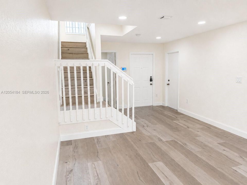 En Venta: $595,000 (3 camas, 2 baños, 1571 Pies cuadrados)