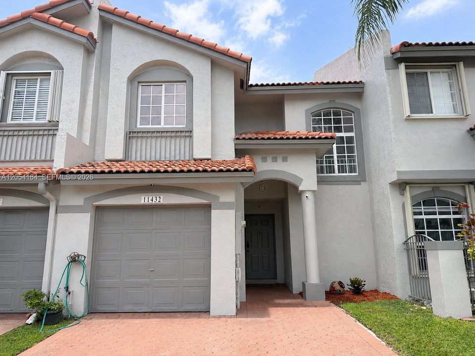 En Venta: $595,000 (3 camas, 2 baños, 1571 Pies cuadrados)