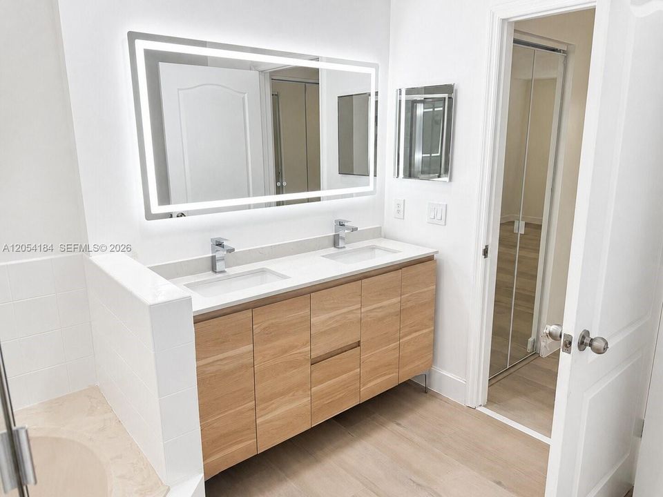En Venta: $595,000 (3 camas, 2 baños, 1571 Pies cuadrados)