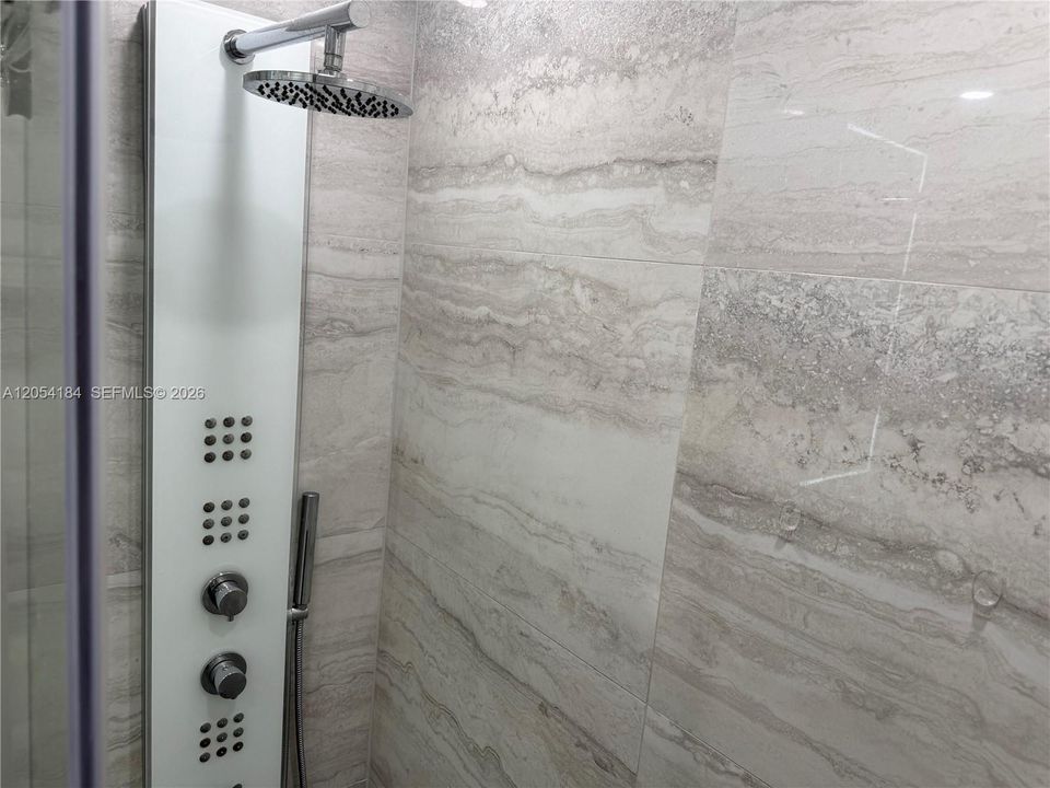 En Venta: $595,000 (3 camas, 2 baños, 1571 Pies cuadrados)
