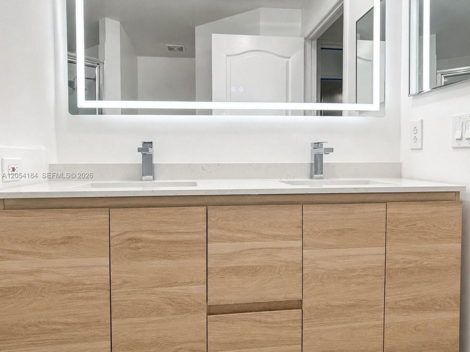 En Venta: $595,000 (3 camas, 2 baños, 1571 Pies cuadrados)