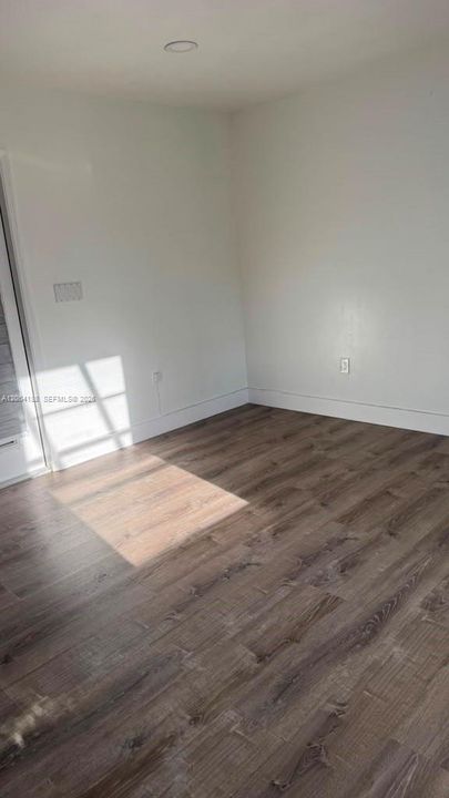 В аренду: $1,500 (1 спален, 1 ванн, 2487 Квадратных фут)