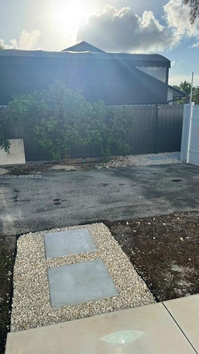 В аренду: $1,500 (1 спален, 1 ванн, 2487 Квадратных фут)