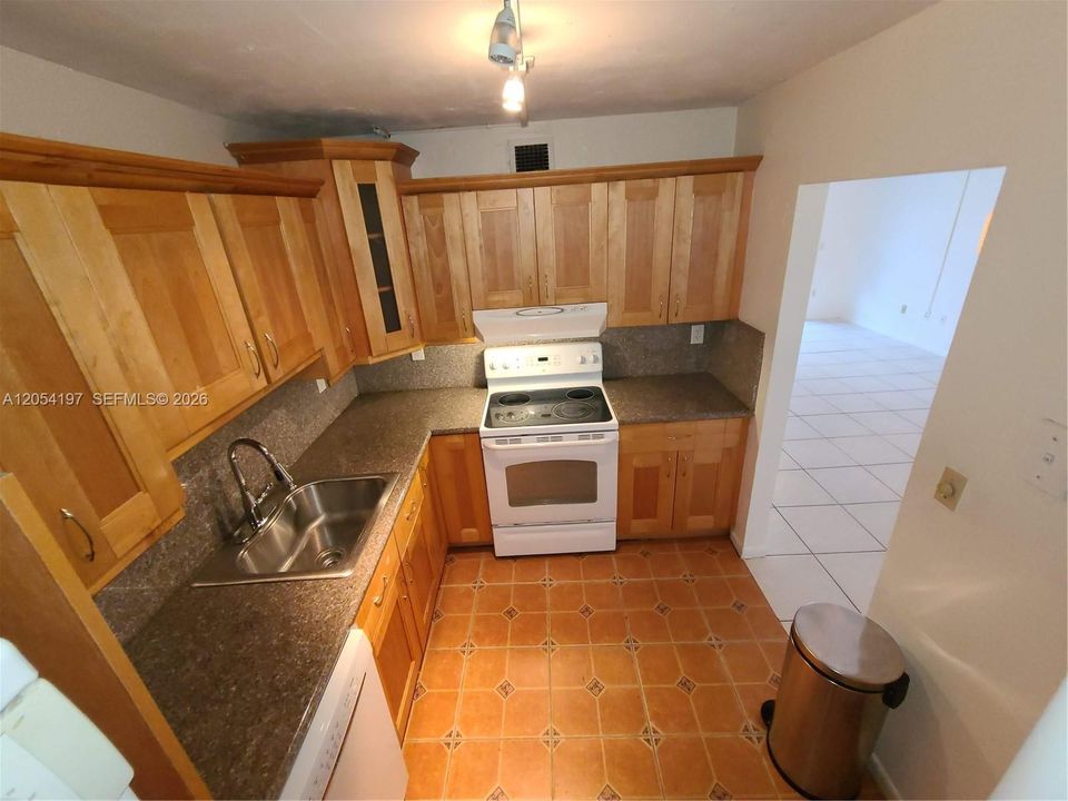 В аренду: $2,250 (1 спален, 1 ванн, 720 Квадратных фут)