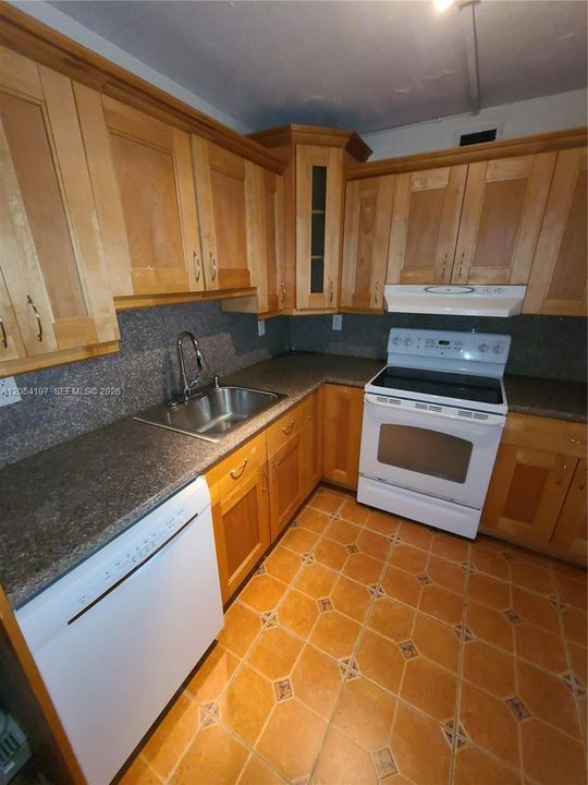 В аренду: $2,250 (1 спален, 1 ванн, 720 Квадратных фут)