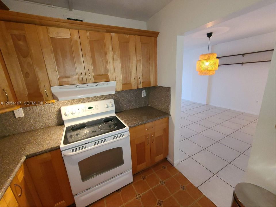 В аренду: $2,250 (1 спален, 1 ванн, 720 Квадратных фут)