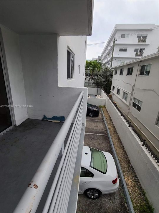 Very deep balcony, ready for your cozy outdoor furniture!