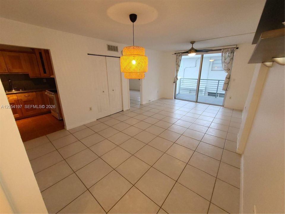 В аренду: $2,250 (1 спален, 1 ванн, 720 Квадратных фут)
