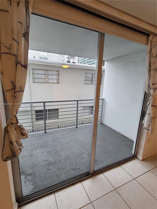 Very deep balcony, ready for your cozy outdoor furniture!
