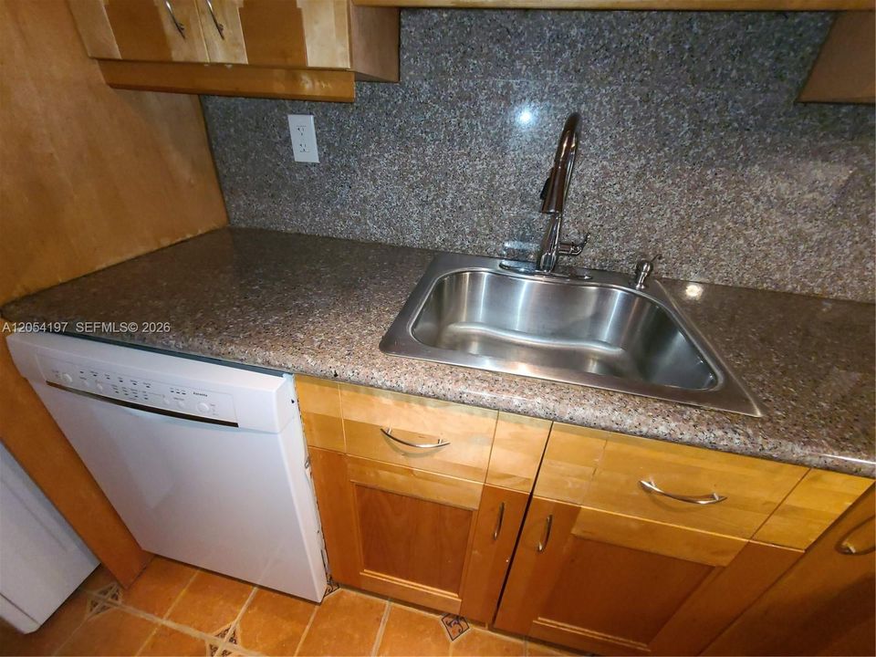 В аренду: $2,250 (1 спален, 1 ванн, 720 Квадратных фут)