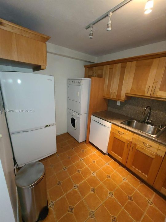В аренду: $2,250 (1 спален, 1 ванн, 720 Квадратных фут)