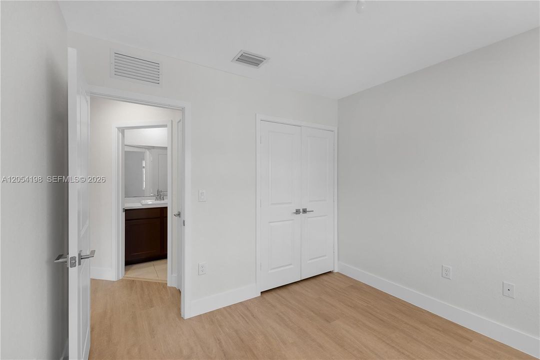 В аренду: $4,000 (4 спален, 2 ванн, 1597 Квадратных фут)