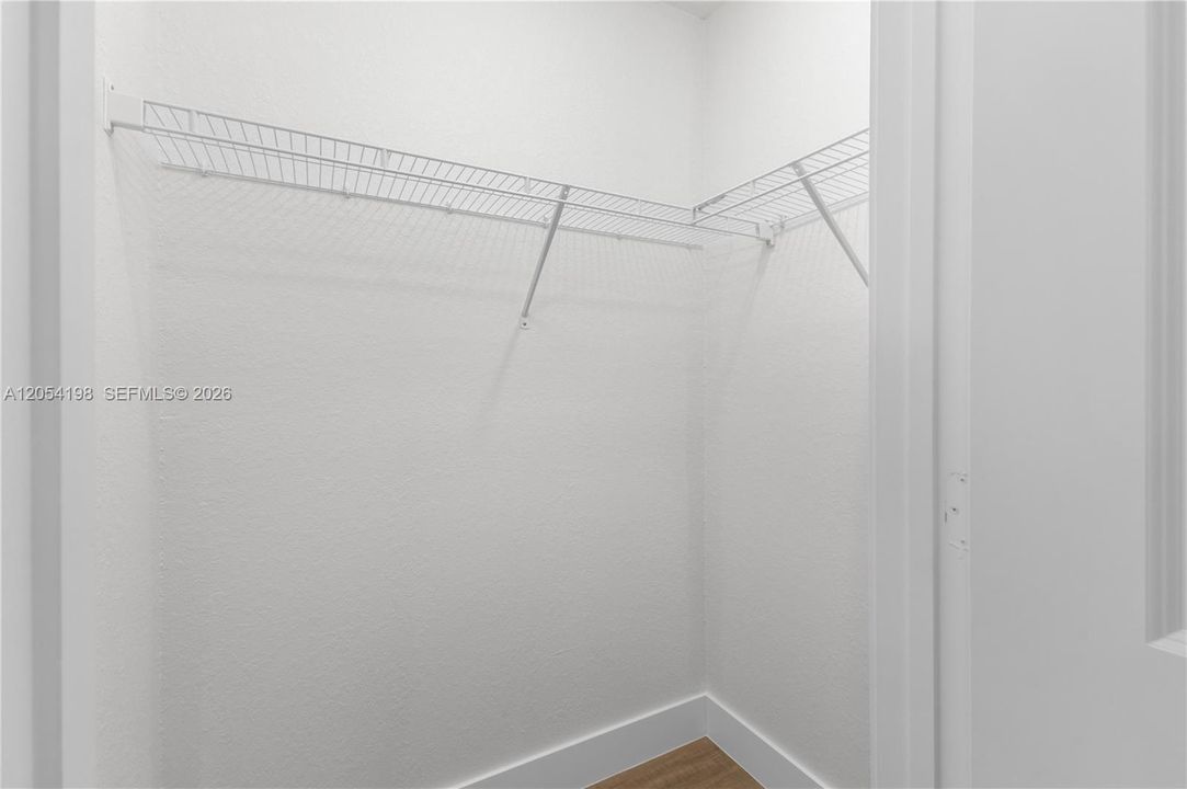 В аренду: $4,000 (4 спален, 2 ванн, 1597 Квадратных фут)